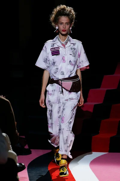 Look 15